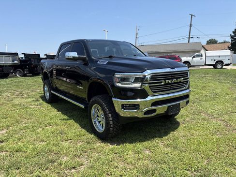 Used 2019 RAM 1500 Laramie AWD/4WD image 3