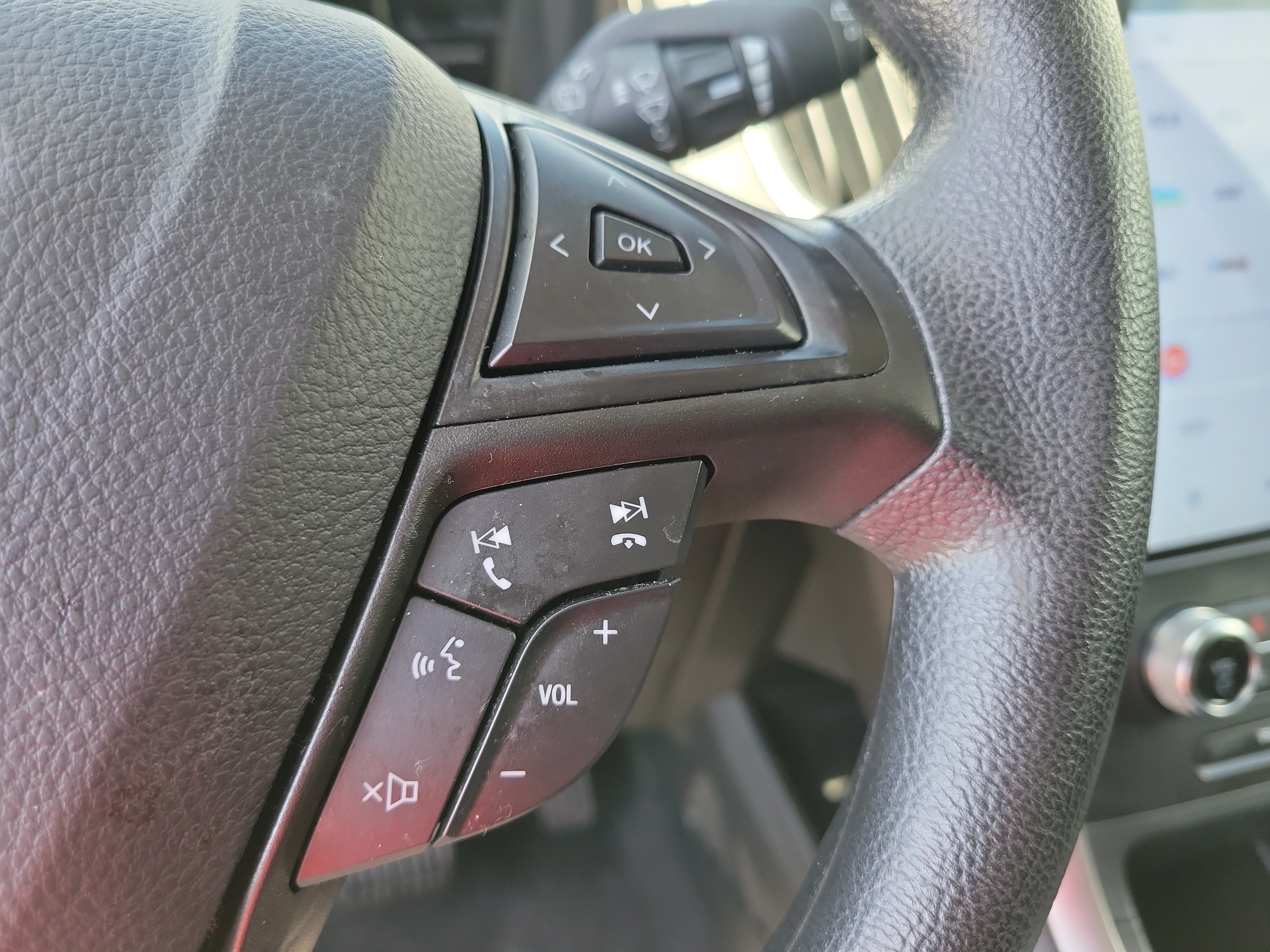 Used 2024 Ford Edge SE w/ Black Appearance Package AWD/4WD image 22