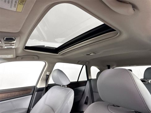 Used 2018 Subaru Outback 2.5i Limited image 10