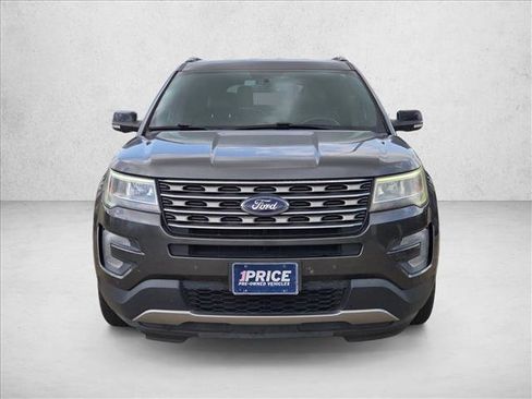 Used 2017 Ford Explorer XLT w/ Equipment Group 202A FWD image 2