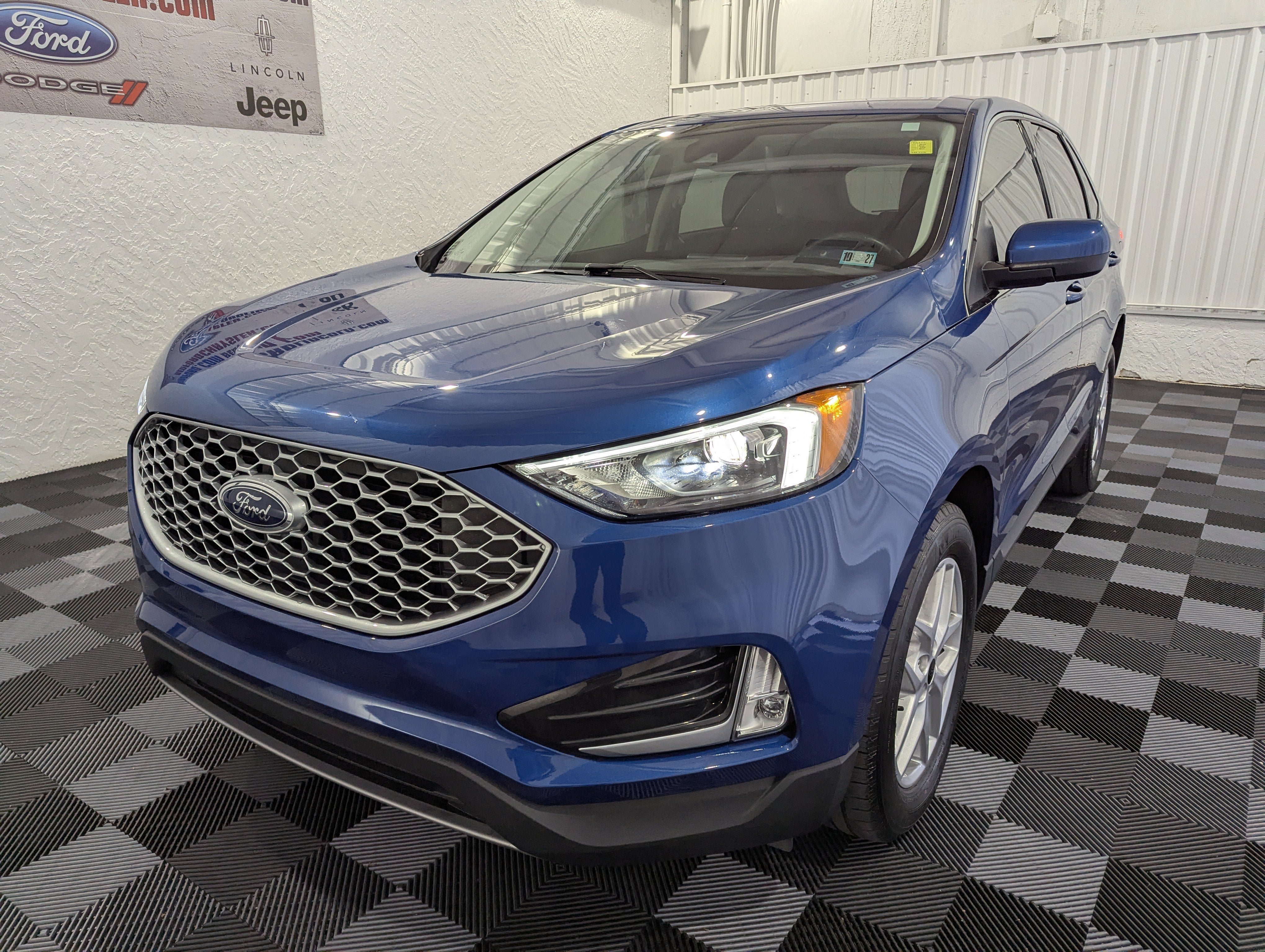 Used 2024 Ford Edge SEL w/ Convenience Package AWD/4WD image 3