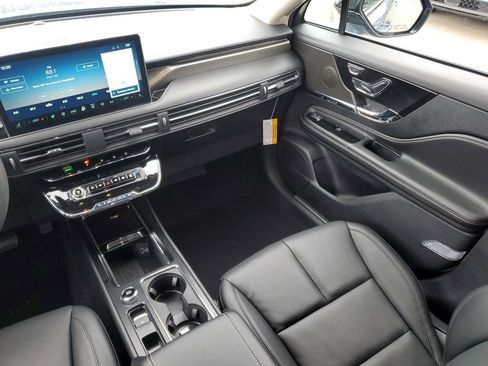 New 2026 Lincoln Corsair Reserve FWD image 17