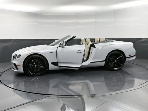 Used 2024 Bentley Continental GT image 42