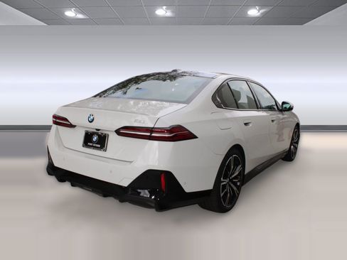 Used 2026 BMW 530i w/ M Sport Package RWD image 9