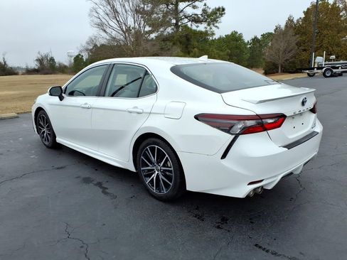 Used 2022 Toyota Camry SE w/ Cold Weather Package image 5