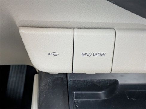 Used 2022 Toyota Camry XLE image 21