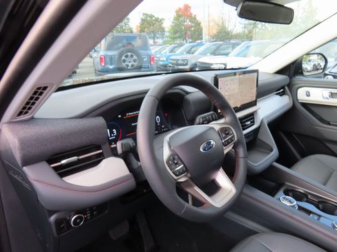 New 2026 Ford Explorer Active w/ Active Comfort Package image 8