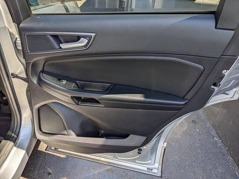 Used 2020 Ford Edge SE FWD image 14