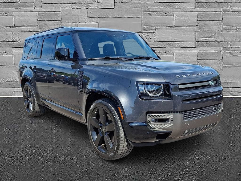 Used 2023 Land Rover Defender 130 X-Dynamic SE AWD/4WD image 2