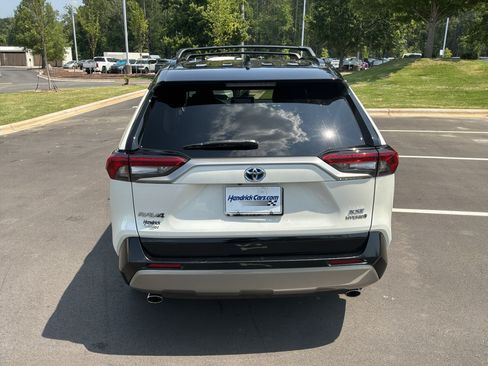 Used 2022 Toyota RAV4 XSE AWD/4WD image 9