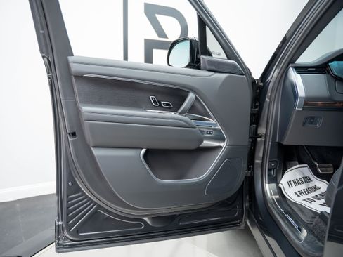 Used 2025 Land Rover Range Rover SE AWD/4WD image 21