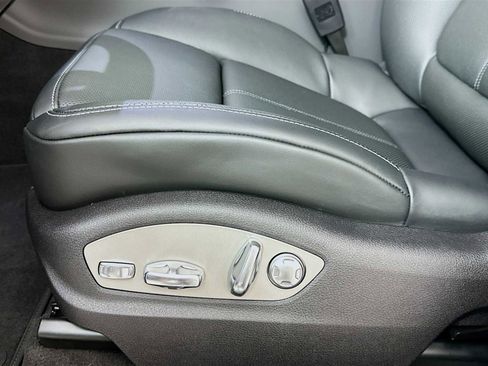 New 2026 Porsche Macan image 13