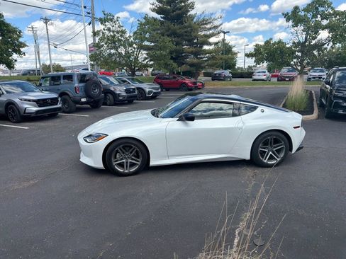 Used 2024 Nissan Z Sport w/ Floor Mat Package RWD image 9