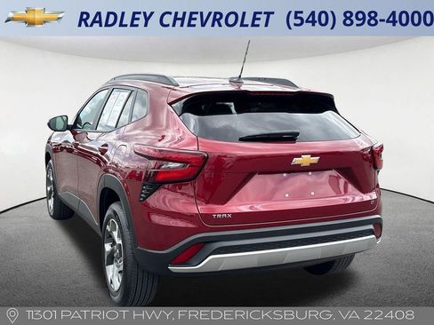 Certified 2025 Chevrolet Trax LT w/ LT Convenience Package FWD image 27