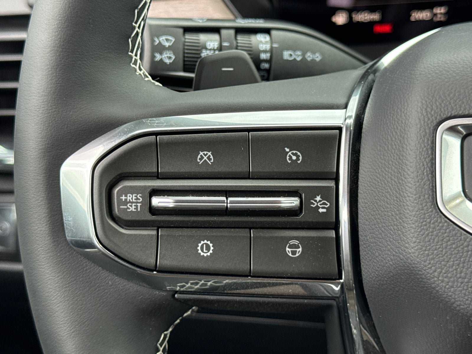 Used 2026 GMC Acadia Denali Ultimate w/ LPO, Floor Liner Package AWD/4WD image 30