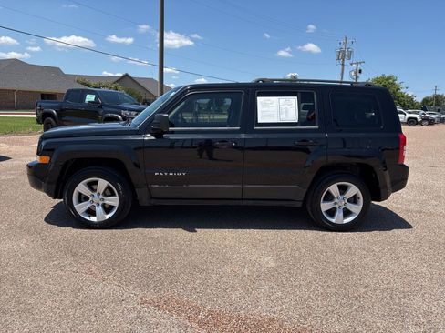 Used 2015 Jeep Patriot Latitude FWD image 2