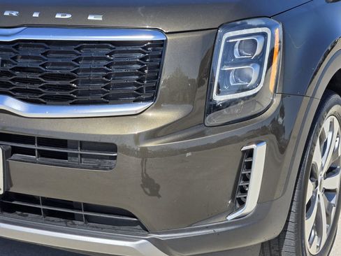 Used 2022 Kia Telluride EX w/ EX Premium Package FWD image 9