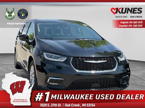 Used 2024 Chrysler Pacifica Touring-L FWD image 1
