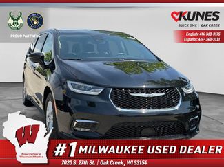 Used 2024 Chrysler Pacifica Touring-L FWD video 1