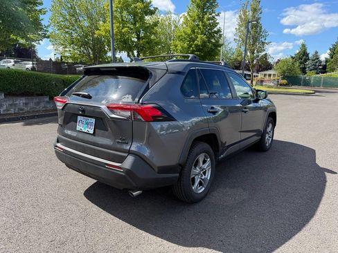 Used 2022 Toyota RAV4 LE AWD/4WD image 7