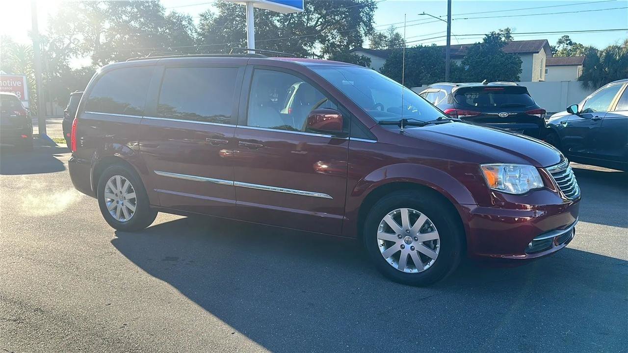 Used 2016 Chrysler Town & Country Touring FWD image 6