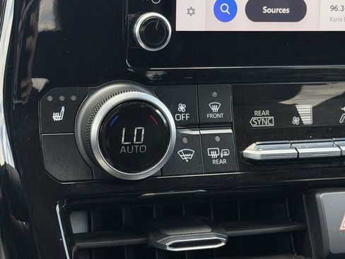 Used 2023 Toyota Highlander XLE FWD image 22