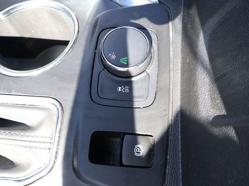 Used 2018 Chevrolet Traverse LT FWD image 24