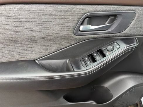 Used 2023 Nissan Rogue SV FWD image 12
