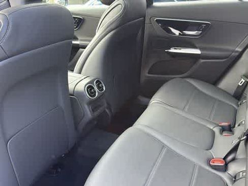 Used 2026 Mercedes-Benz GLC 300 4MATIC image 31