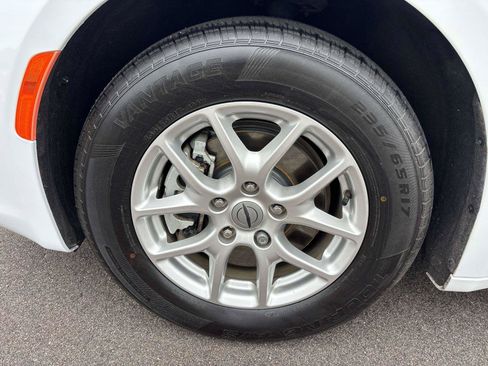 Used 2023 Chrysler Voyager LX FWD image 9