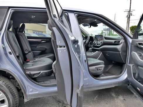 Used 2021 Toyota Highlander Limited AWD/4WD image 10