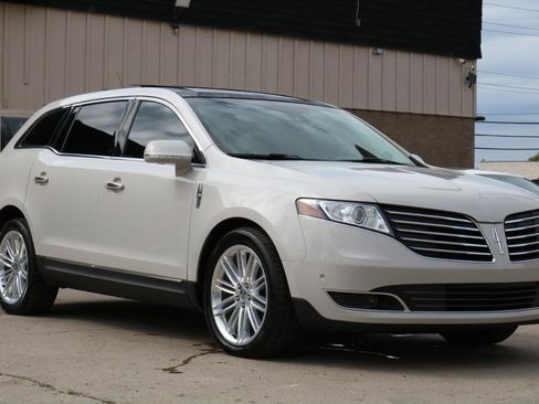 Used 2019 Lincoln MKT AWD image 5