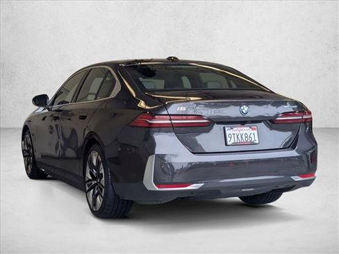 Used 2025 BMW i5 eDrive40i w/ Premium Package image 8