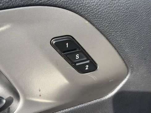 Used 2025 Chrysler Pacifica Select FWD image 24
