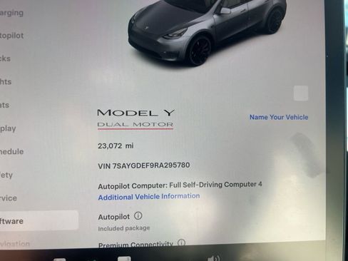Used 2024 Tesla Model Y Performance image 12
