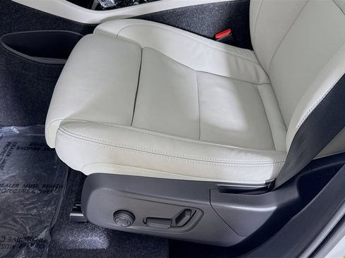 Certified 2026 Volvo XC40 B5 Plus w/ Protection Package Premier AWD/4WD image 18