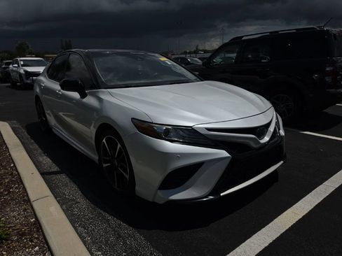 Used 2018 Toyota Camry XSE FWD image 2