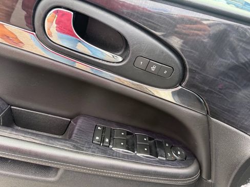 Used 2017 Buick Enclave Leather FWD image 8