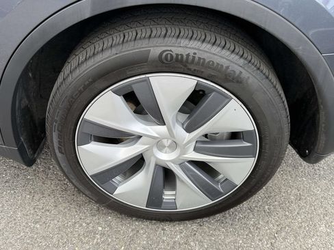 Used 2023 Tesla Model Y Long Range AWD/4WD image 10