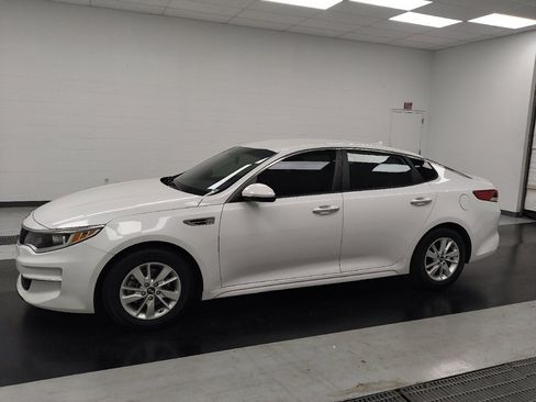 Used 2018 Kia Optima LX w/ Convenience Package FWD image 2