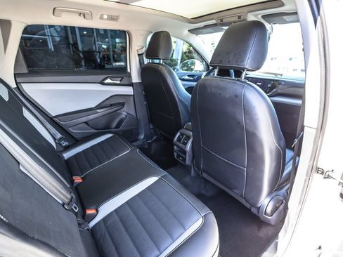 Used 2022 Volkswagen Taos SEL w/ Panoramic Sunroof Package AWD/4WD image 28
