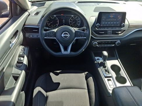 Used 2025 Nissan Altima 2.5 SV AWD/4WD image 11