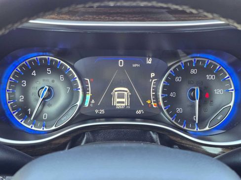 Used 2024 Chrysler Pacifica Limited FWD image 27