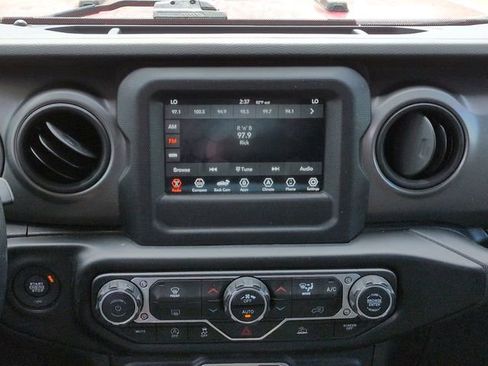 Used 2021 Jeep Gladiator Sport image 21