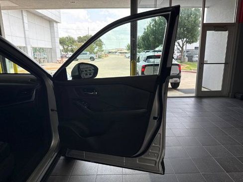 Certified 2023 Nissan Rogue SV FWD image 21