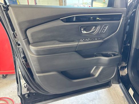 Used 2025 Honda Pilot EX-L image 14