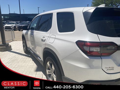 Used 2023 Honda Pilot EX-L image 2