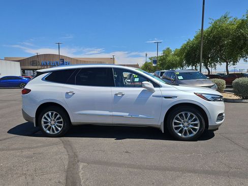 Used 2021 Buick Enclave Premium w/ Sun and Sites Package AWD/4WD image 4