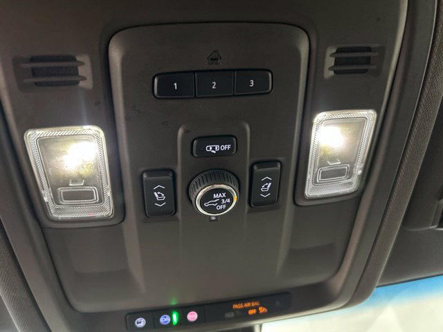 Used 2022 Chevrolet Tahoe Z71 w/ Luxury Package AWD/4WD image 17