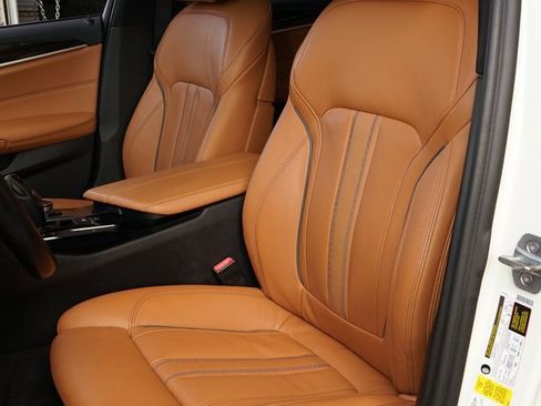 Used 2019 BMW 530i w/ Convenience Package image 9